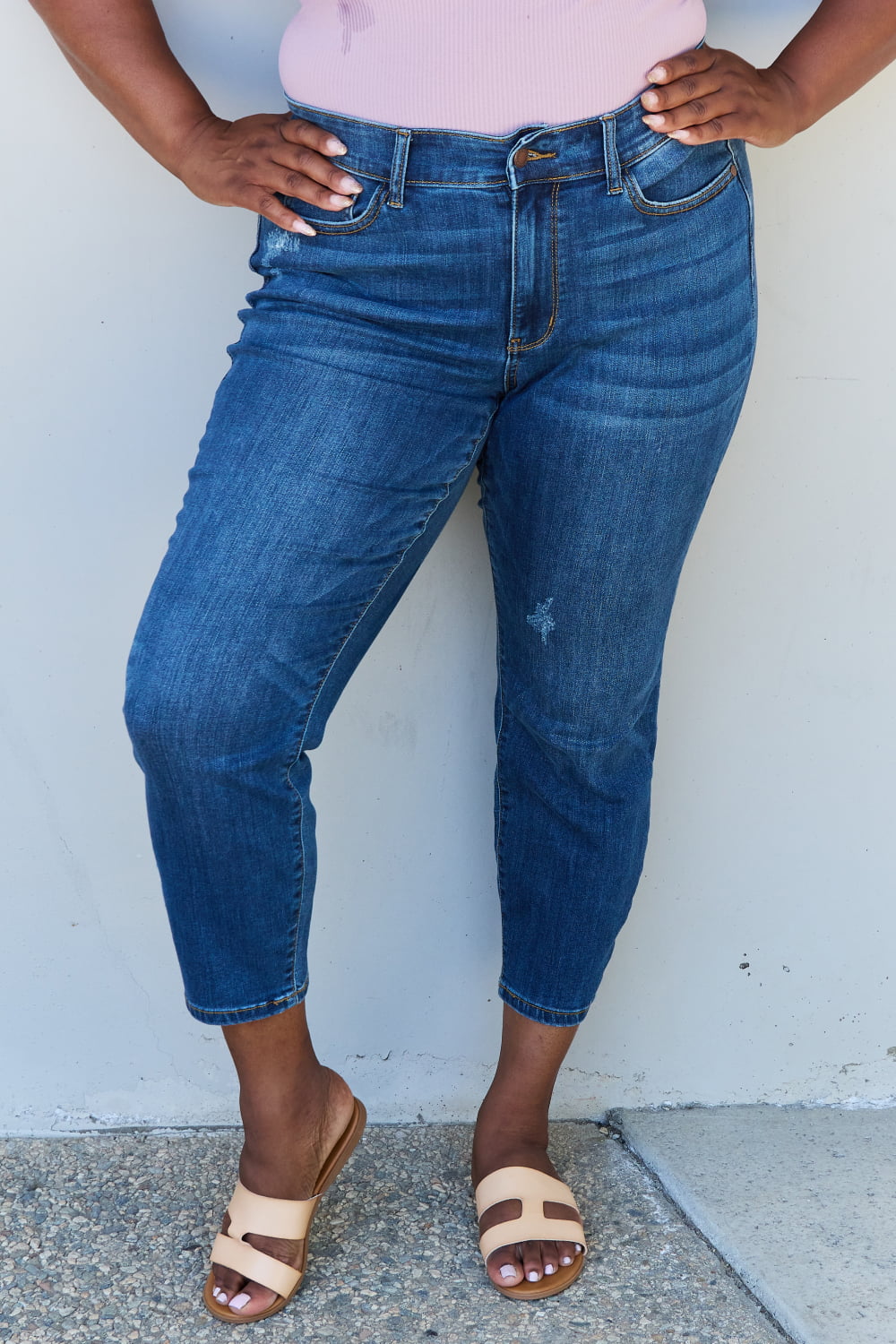 Judy Blue Aila Full Size Mid Rise Cropped Relax Fit Jeans