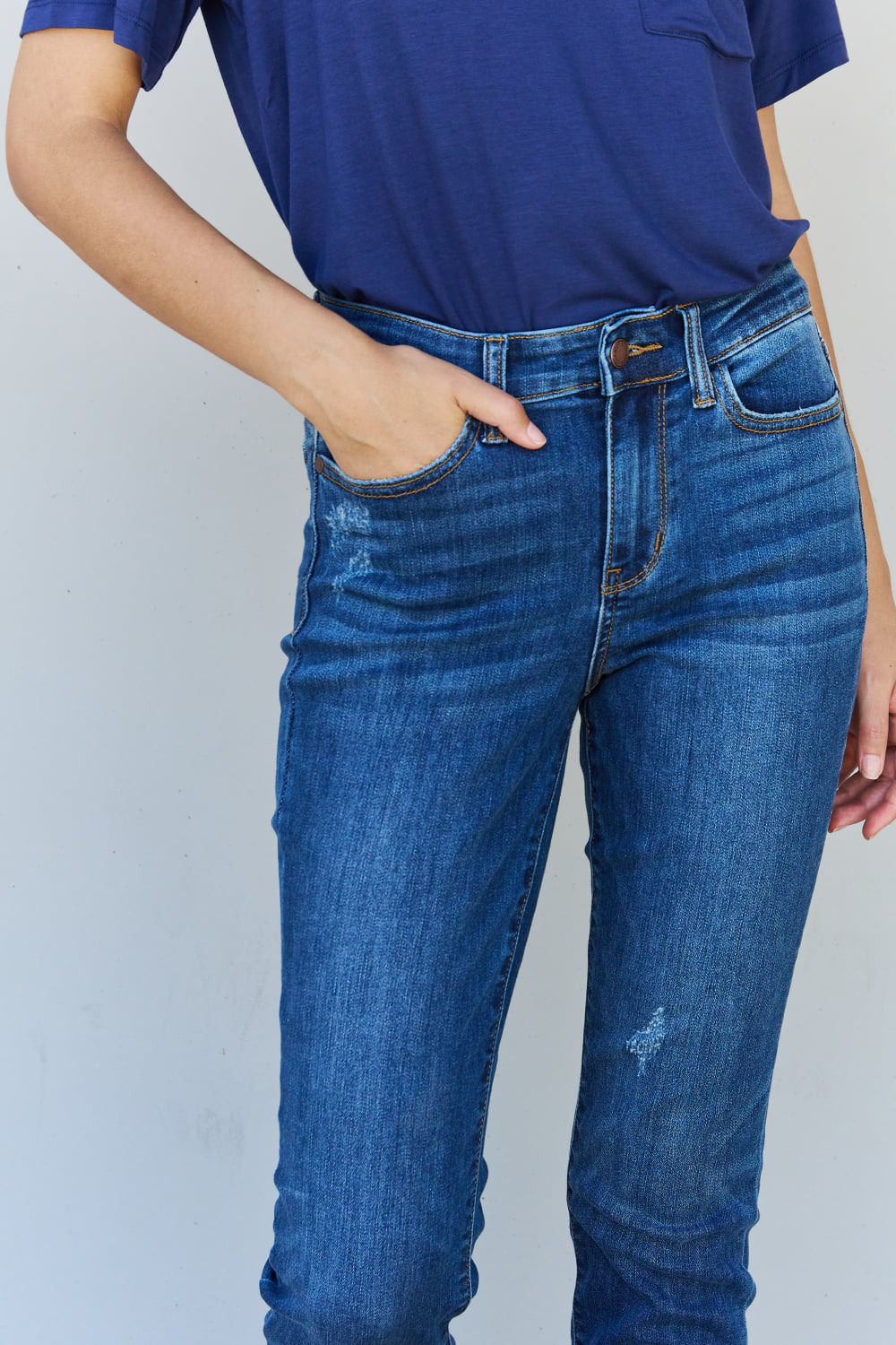 Judy Blue Aila Full Size Mid Rise Cropped Relax Fit Jeans