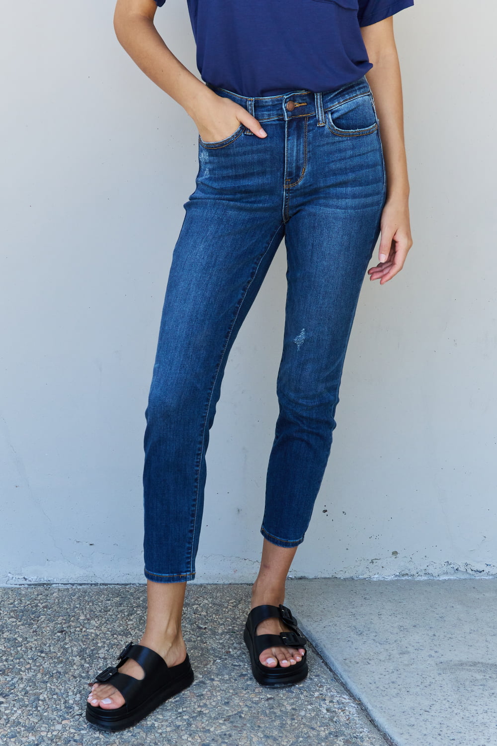 Judy Blue Aila Full Size Mid Rise Cropped Relax Fit Jeans
