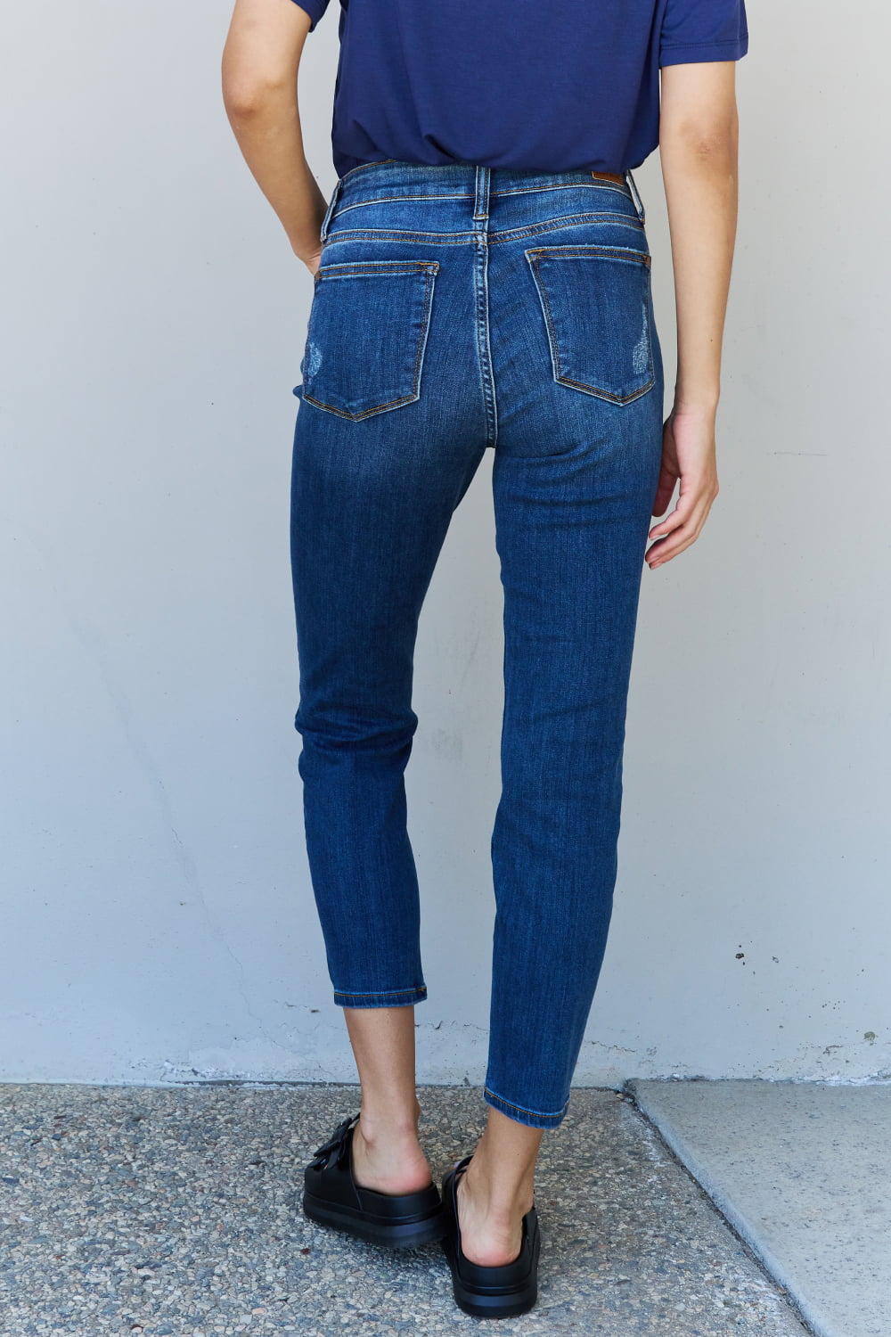Judy Blue Aila Full Size Mid Rise Cropped Relax Fit Jeans
